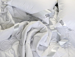 Подушка из шелка и искусственного лебяжьего пуха BELPOL SILK AIR 70х70 средняя