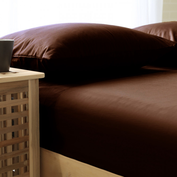 Простыня однотонная сатиновая TANGO Soho темно-коричневая 240х260