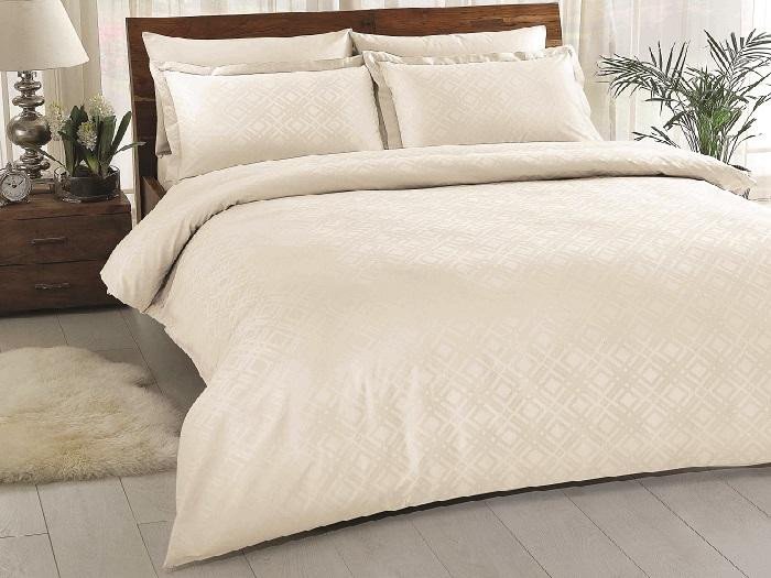 Постельное белье из LUX жаккарда в PVC TAC VISION кремовое евро