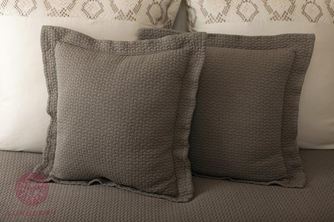 Наволочка декоративная LUXBERRY ЗЕФИР экрю 47х47