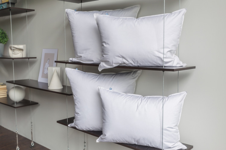 Подушка GERMAN GRASS 3 STARS FAMILIE DOWN 50х50 упругая