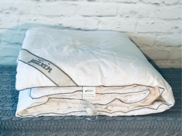 Одеяло шелковое YILIXIN 172х205 всесезонное