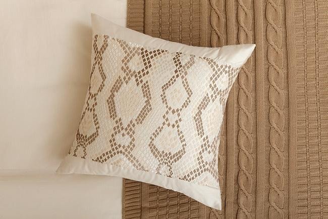 Наволочка декоративная LUXBERRY SNAKE бежево-песочная 42х42