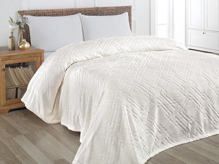 Плед KARNA ВЕЛЬСОФТ PIRAMIT кремовый 220х240