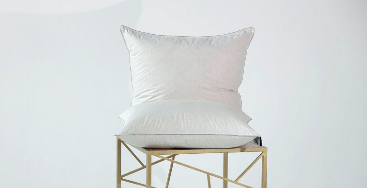 Подушка трехкамерная из гусиного пуха FLAUM HOME MELANGE 70х70 упругая