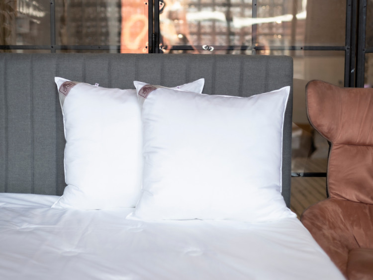 Подушка стеганая GERMAN GRASS 95C GRASS 68х68 средняя