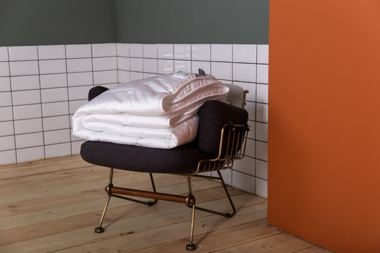 Одеяло стеганое GERMAN GRASS PREMIUM FAMILIE NON-ALERGENIC 200x220 всесезонное