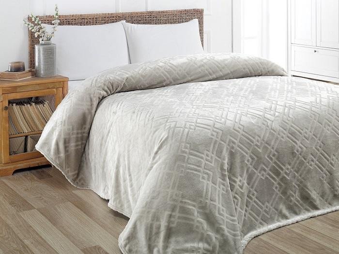 Плед KARNA ВЕЛЬСОФТ PIRAMIT кофейный 220х240