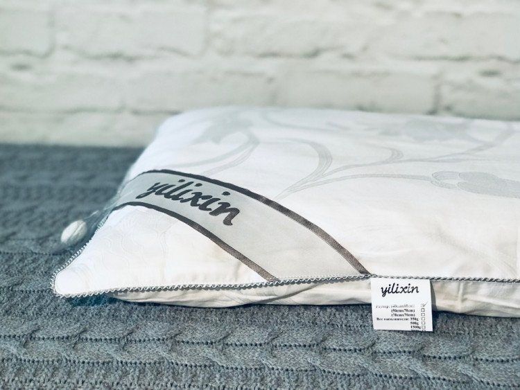 Подушка шелковая YILIXIN 40х60