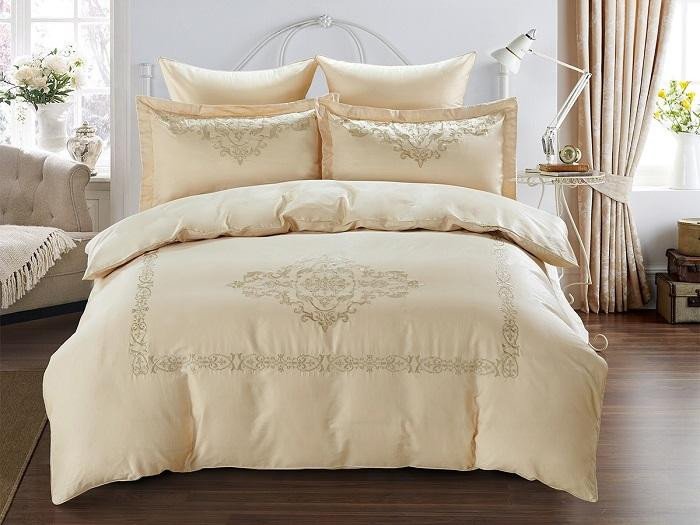 Постельное белье из макосатина с вышивкой KARNA REVENA бежевое евро