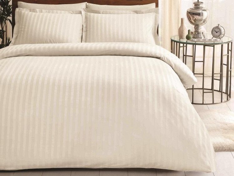 Постельное белье из LUX жаккарда в PVC TAC PLACE кремовое евро